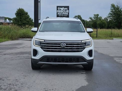 Used 2024 Volkswagen Atlas SE FWD image 2
