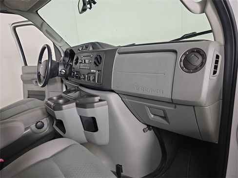Used 2010 Ford E-350 and Econoline 350 XLT image 16