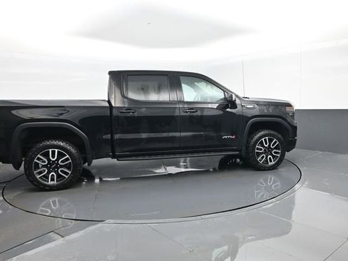 Used 2025 GMC Sierra 1500 AT4 w/ AT4 Preferred Package AWD/4WD image 4