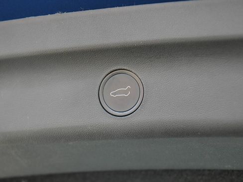 Used 2023 Tesla Model Y Long Range AWD/4WD image 38