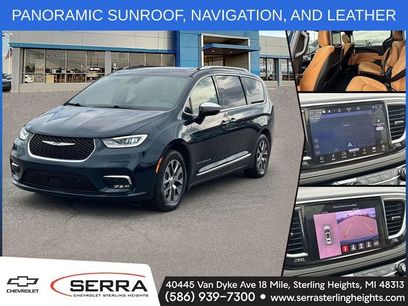 Used 2023 Chrysler Pacifica Pinnacle