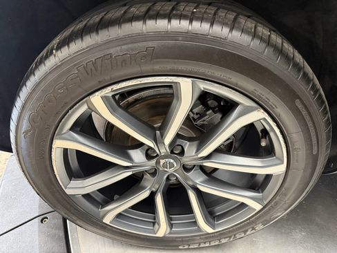 Used 2016 Volvo XC90 T6 Momentum w/ Momentum Plus Package image 30