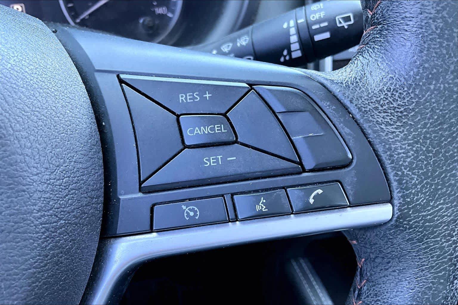 Used 2018 Nissan Kicks SR w/ Exterior Package FWD image 19
