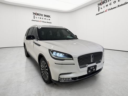 Used 2021 Lincoln Aviator Reserve w/ Class IV Trailer Tow Package RWD image 7