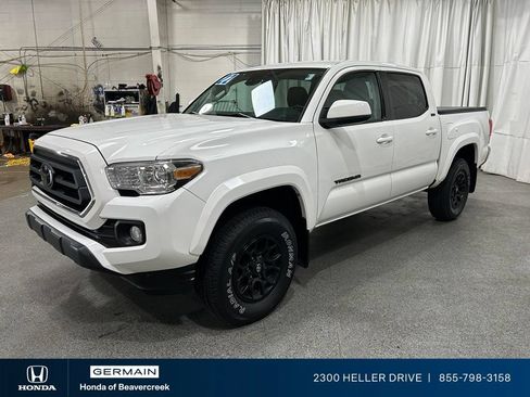 Used 2022 Toyota Tacoma SR5 AWD/4WD image 4