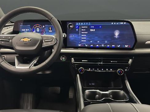 New 2026 Chevrolet Traverse LT w/ Driver Confidence Package AWD/4WD image 11