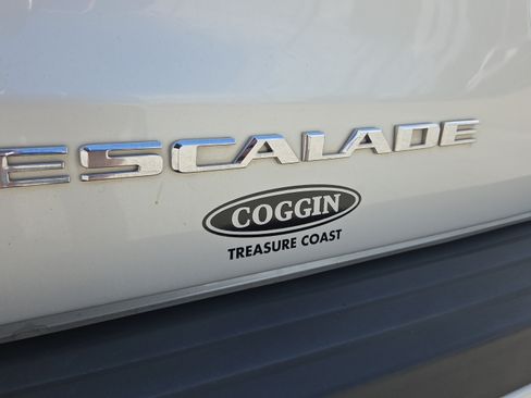 Used 2015 Cadillac Escalade Luxury AWD/4WD image 38