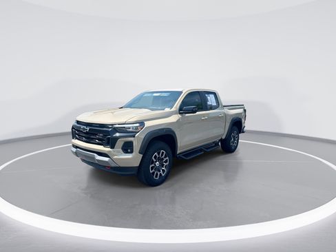 Used 2024 Chevrolet Colorado Z71 w/ Z71 Convenience Package 2 AWD/4WD image 5