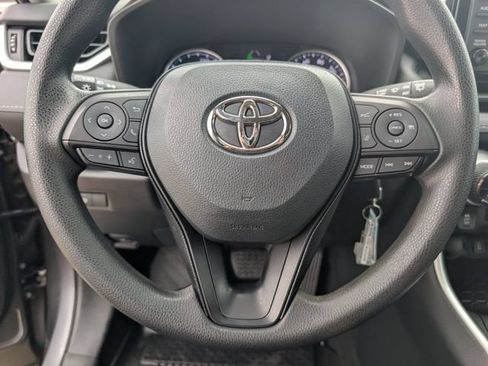 Used 2022 Toyota RAV4 LE AWD/4WD image 12