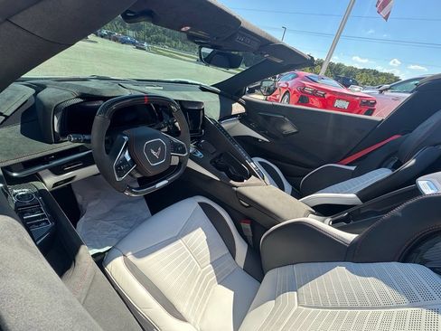 Used 2023 Chevrolet Corvette Z06 RWD image 4