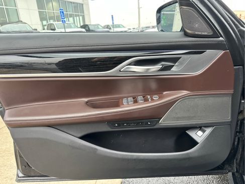 Used 2022 BMW 750i xDrive image 23