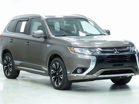 Used 2018 Mitsubishi Outlander SEL image 3