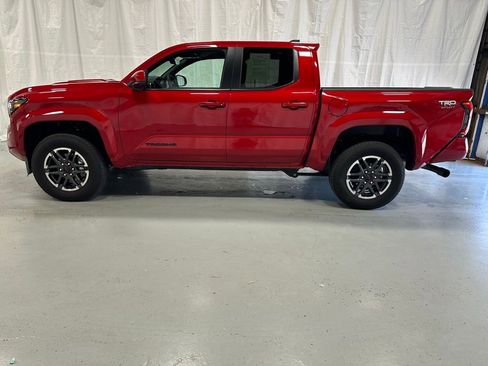 Used 2025 Toyota Tacoma TRD Sport image 4