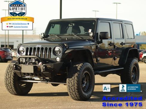 Used 2016 Jeep Wrangler Unlimited Rubicon w/ Connectivity Group image 3