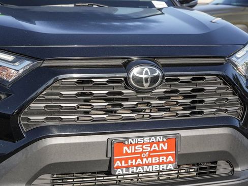 Used 2024 Toyota RAV4 XLE AWD/4WD image 6