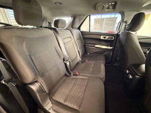 Used 2021 Ford Explorer XLT image 25