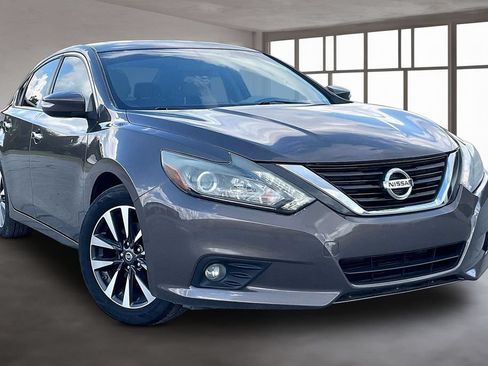 Used 2016 Nissan Altima 2.5 SL w/ 2.5 Technology w/LED Package FWD image 3