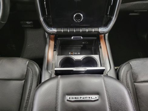 Used 2025 GMC Yukon XL Denali image 16