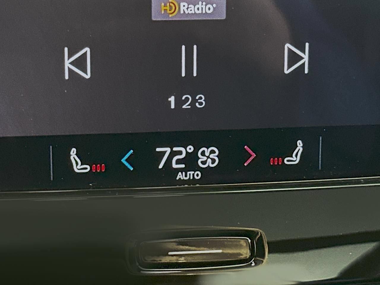 Used 2023 Volvo XC40 Recharge Plus AWD/4WD image 18