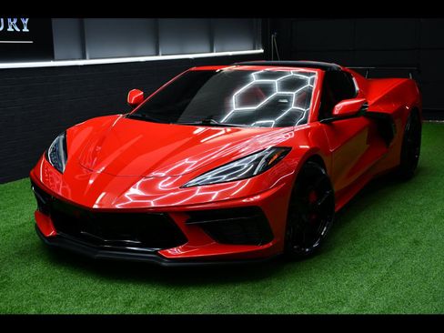 Used 2022 Chevrolet Corvette Stingray Coupe w/ Z51 Performance Package RWD image 2