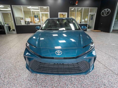 Used 2025 Toyota Camry LE w/ Convenience Package FWD image 6
