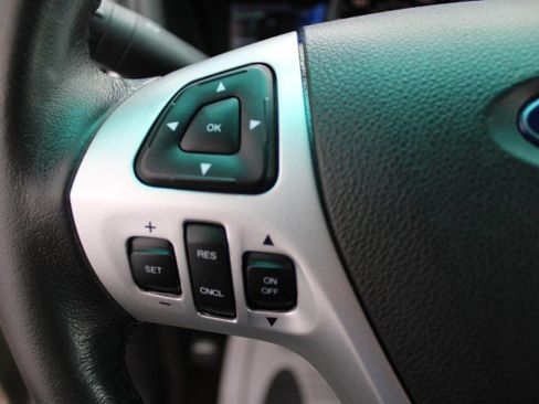 Used 2015 Ford Explorer XLT w/ Equipment Group 202A FWD image 22