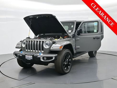 Used 2023 Jeep Wrangler Unlimited Sahara w/ Cold Weather Group image 38