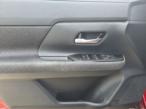 Used 2025 Nissan Kicks SV w/ Illumination Package image 19