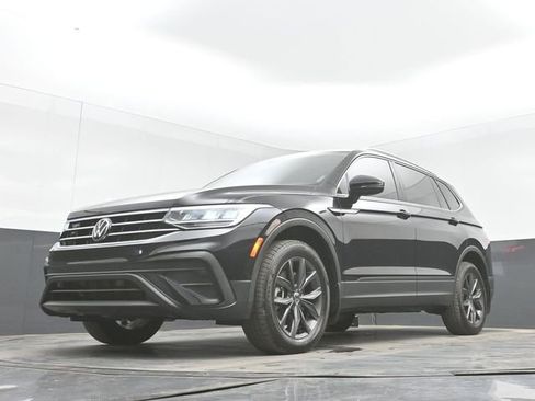 Used 2022 Volkswagen Tiguan SE AWD/4WD image 43