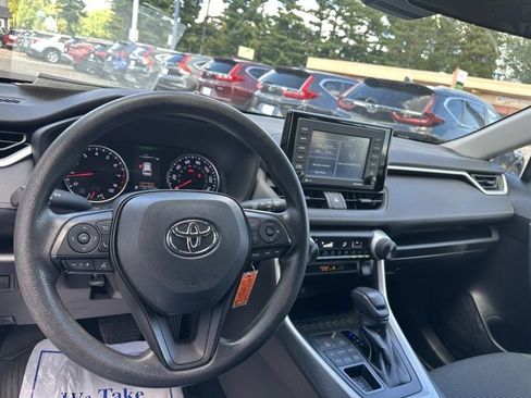 Used 2022 Toyota RAV4 LE image 15