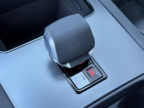 Used 2025 Land Rover Discovery Sport Dynamic SE image 25