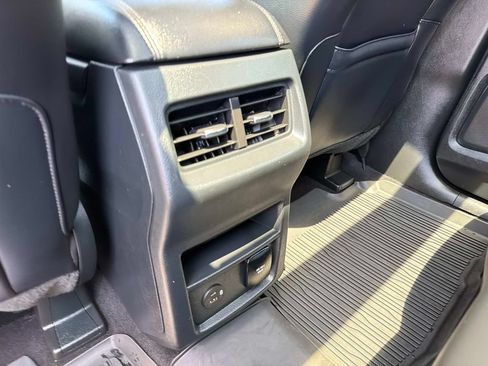 Used 2022 Ford Edge SEL w/ Convenience Package AWD/4WD image 17