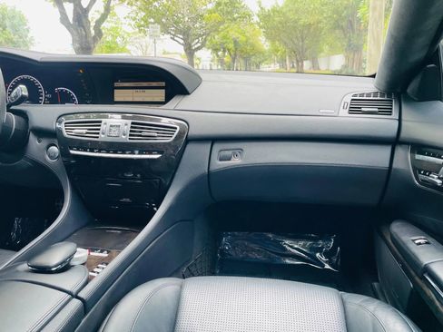 Used 2012 Mercedes-Benz CL 63 AMG image 12