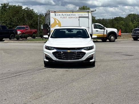 Used 2023 Chevrolet Malibu LT FWD image 2