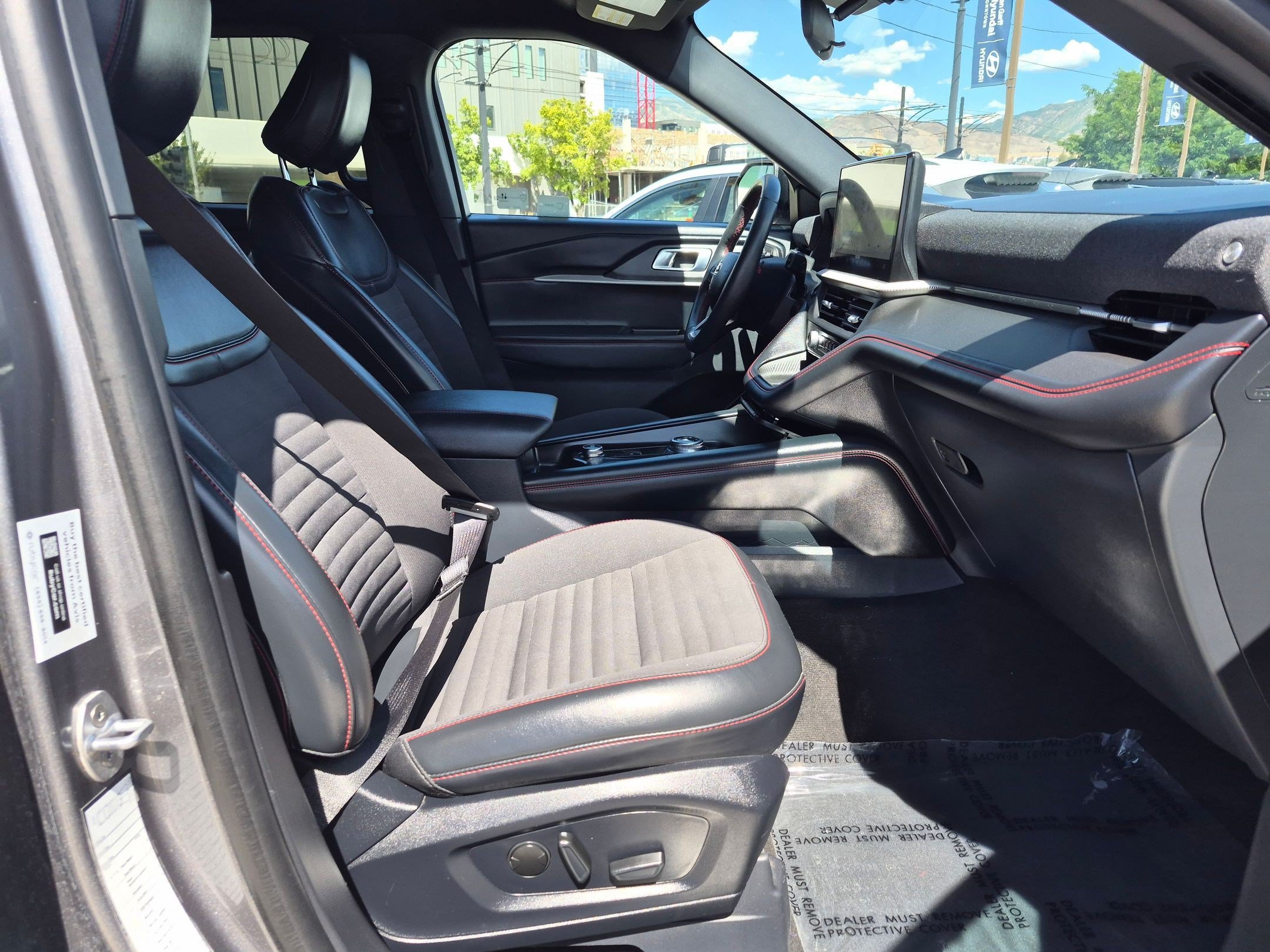 Used 2025 Ford Explorer ST-Line w/ ST-Line Street Pack AWD/4WD image 32