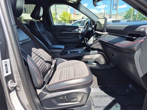 Used 2025 Ford Explorer ST-Line w/ ST-Line Street Pack AWD/4WD image 32