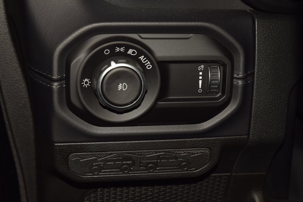 Used 2025 Jeep Wrangler Unlimited Sahara AWD/4WD image 36