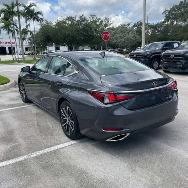 Used 2024 Lexus ES 350 w/ Premium Package FWD image 2