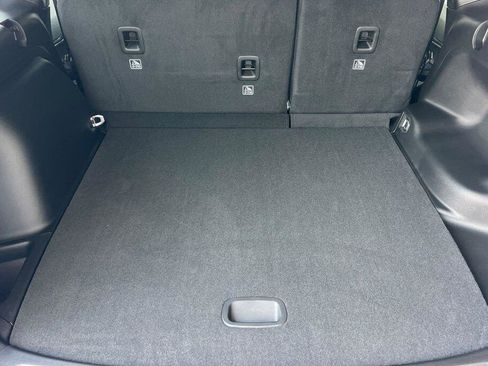 Used 2025 Jeep Grand Cherokee Altitude RWD image 15