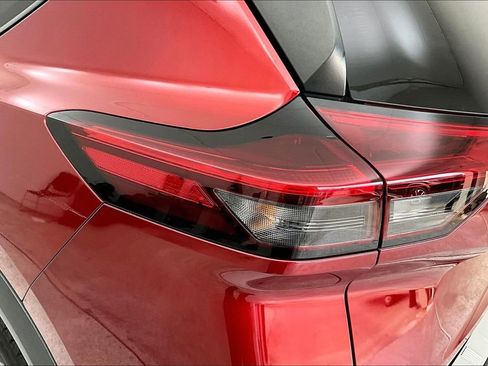 Used 2022 Nissan Rogue SV image 39