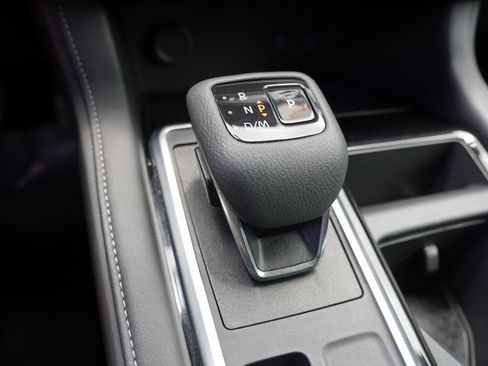 Used 2025 Nissan Pathfinder SV FWD image 30