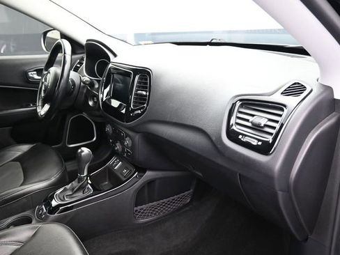 Used 2019 Jeep Compass Altitude image 39