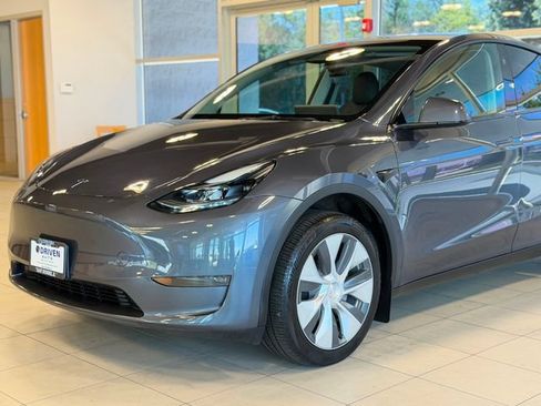 Used 2023 Tesla Model Y Long Range AWD/4WD image 3