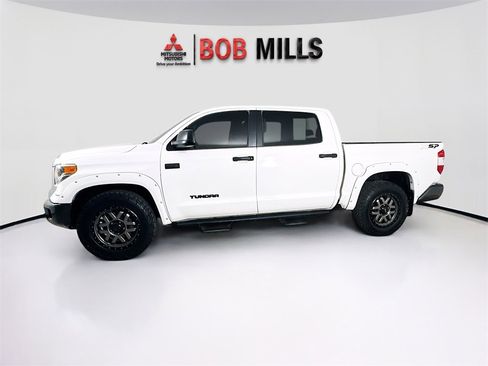 Used 2017 Toyota Tundra SR5 w/ SR5 Upgrade Package image 4