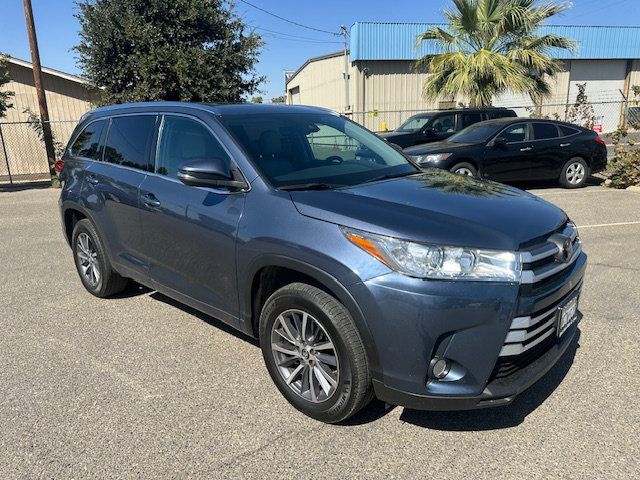 Used 2018 Toyota Highlander XLE w/ Carpet Mat Package (TMS) FWD image 15