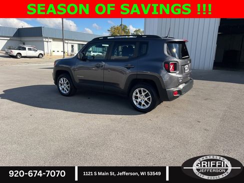 Used 2019 Jeep Renegade Latitude w/ Cold Weather Group image 11