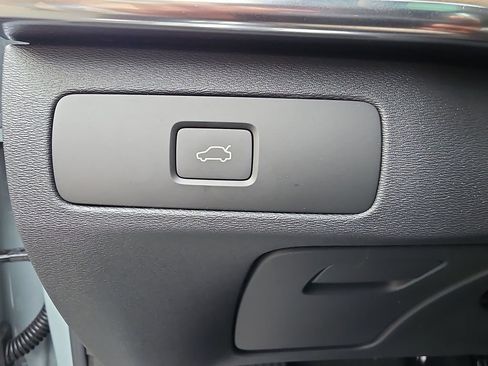 New 2026 Volvo XC90 B6 Plus w/ Protection Package Premier image 37