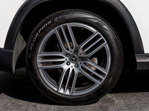 Used 2025 Mercedes-Benz GLS 450 4MATIC image 14