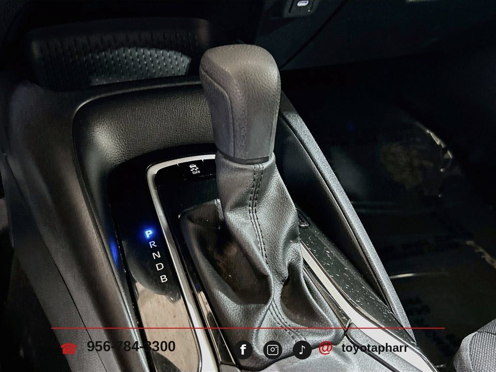 Used 2025 Toyota Corolla LE FWD image 15