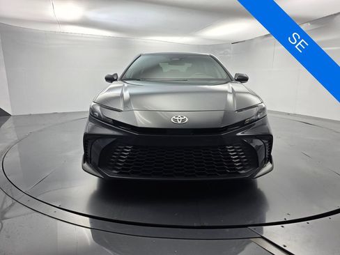 Used 2025 Toyota Camry SE FWD image 2
